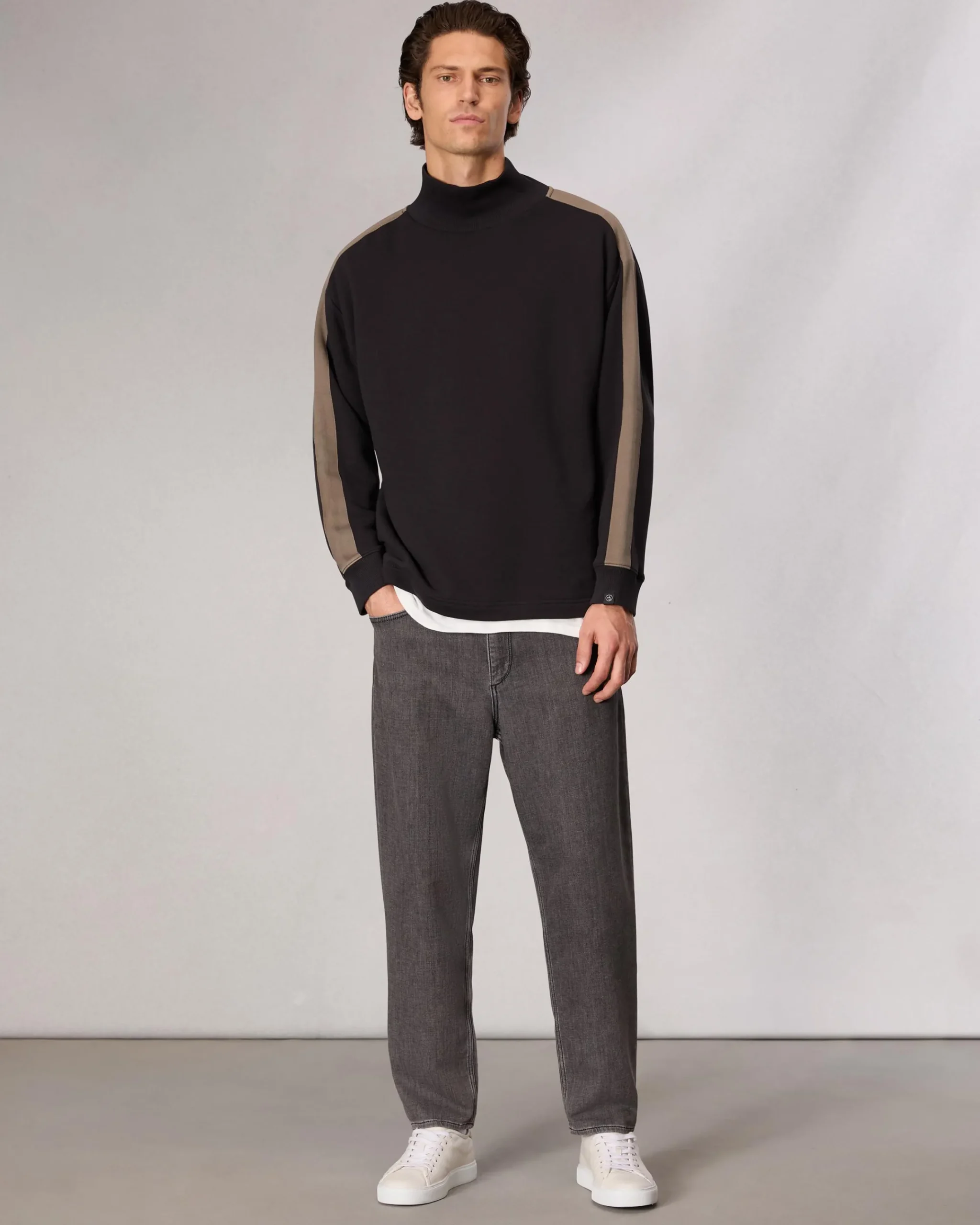 Store Mockneck Sweatshirt Sweatshirts